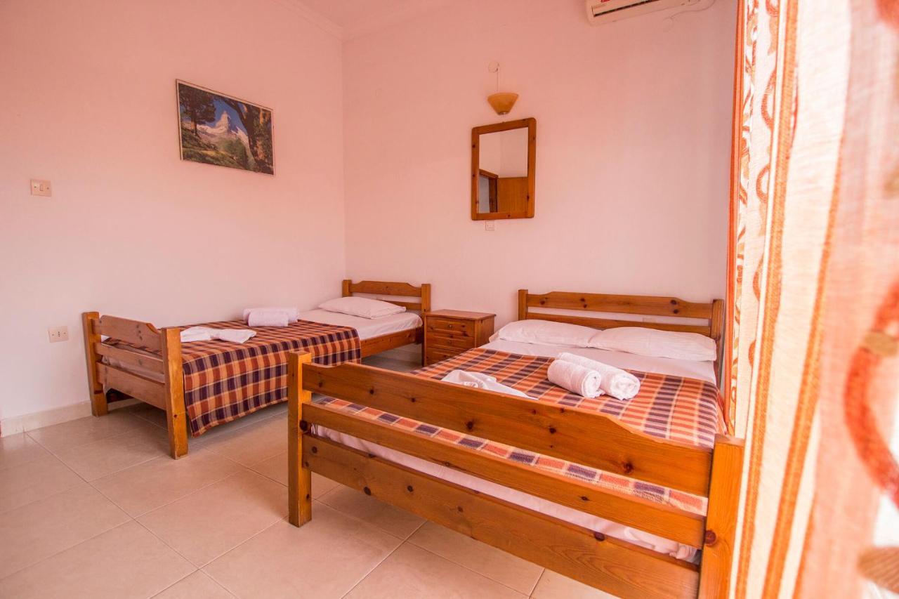 George Laz Rooms Vrasná Exteriör bild