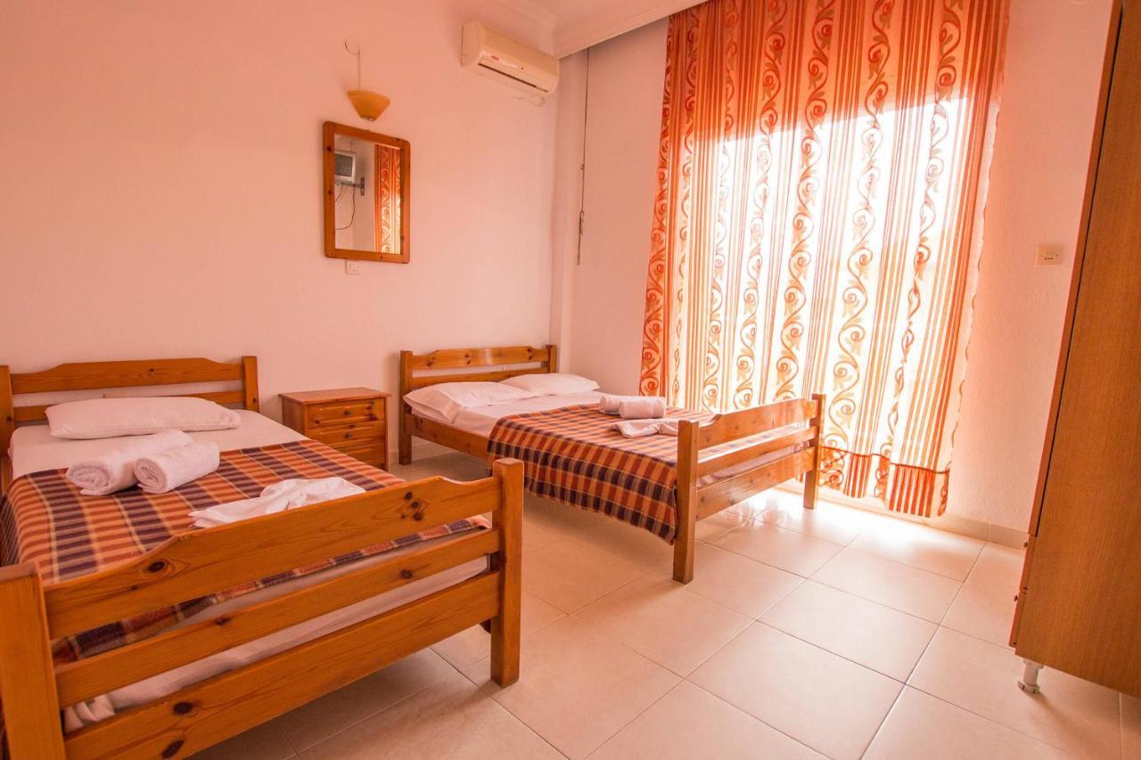 George Laz Rooms Vrasná Exteriör bild