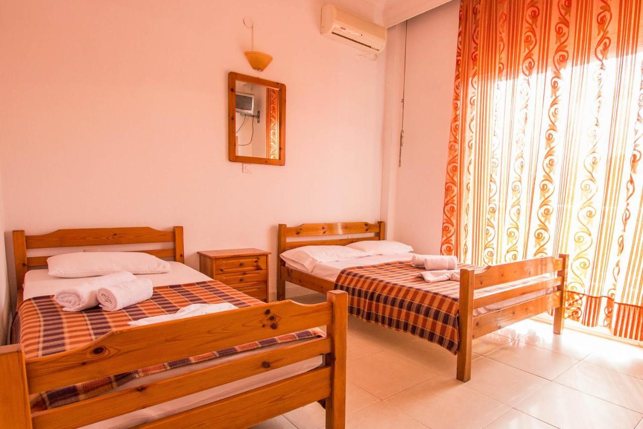 George Laz Rooms Vrasná Exteriör bild
