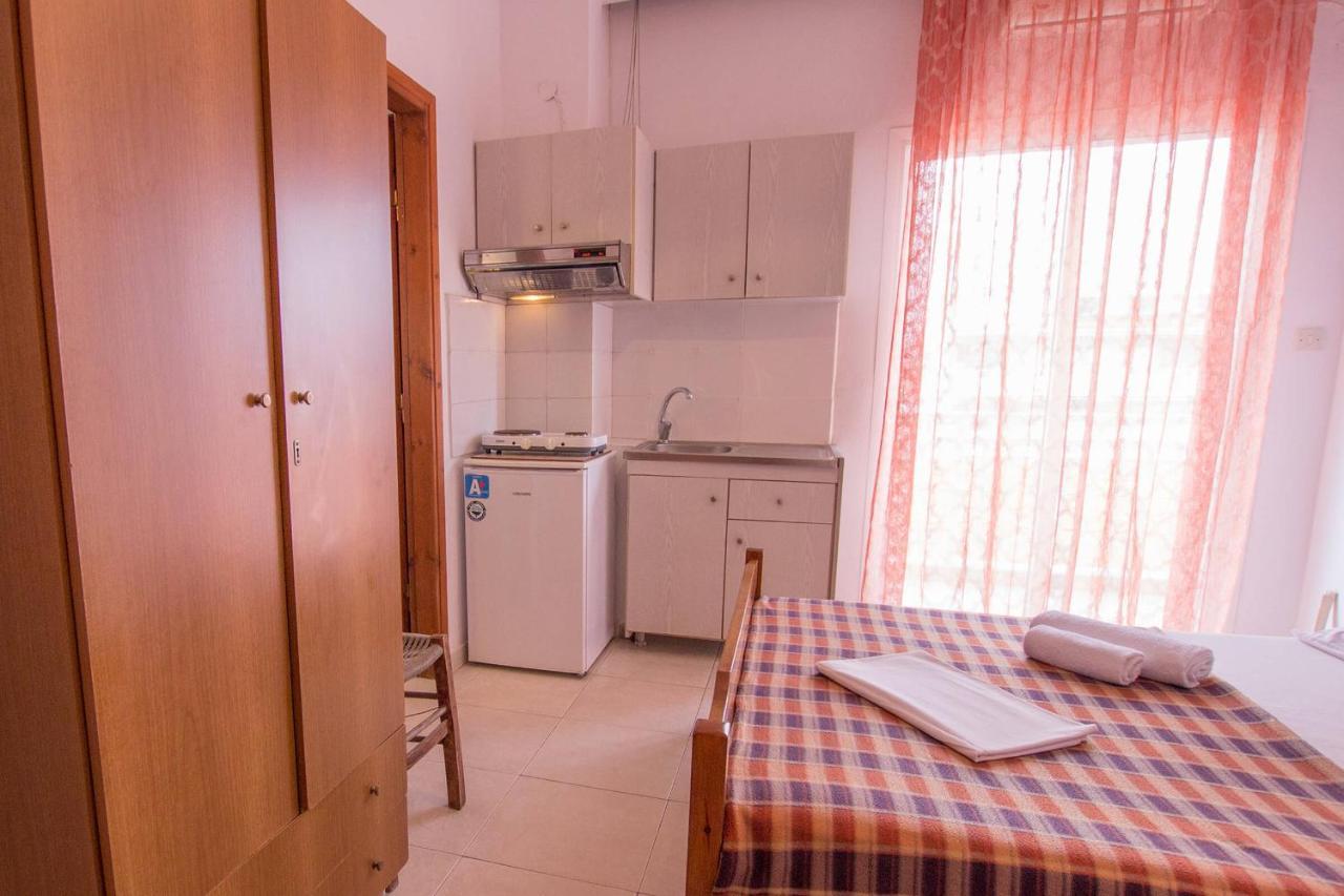 George Laz Rooms Vrasná Exteriör bild